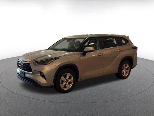 2025 Toyota Highlander LE