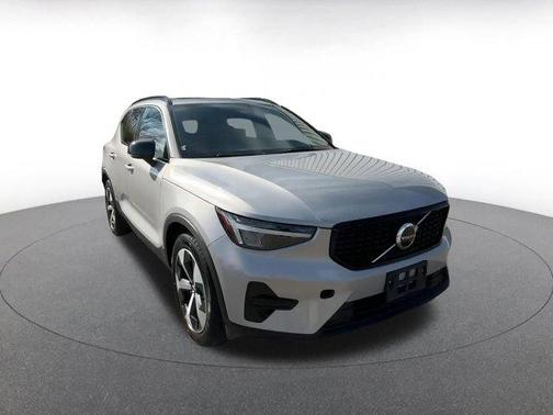 2024 Volvo XC40 CORE