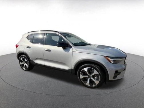 2024 Volvo XC40 CORE