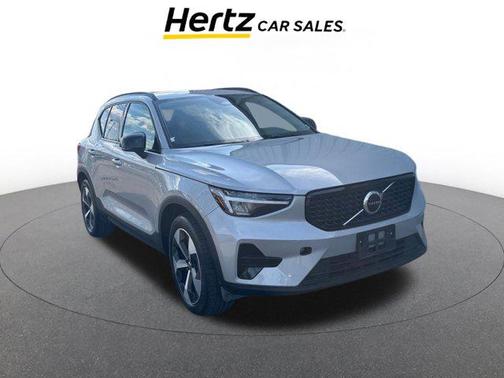 2024 Volvo XC40 CORE