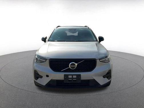 2024 Volvo XC40 CORE