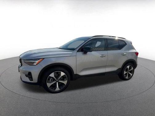 2024 Volvo XC40 CORE