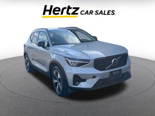 2024 Volvo XC40 CORE