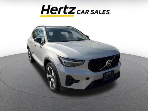 2024 Volvo XC40 CORE