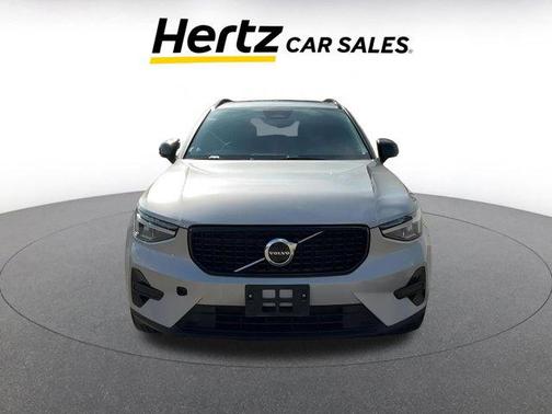 2024 Volvo XC40 CORE