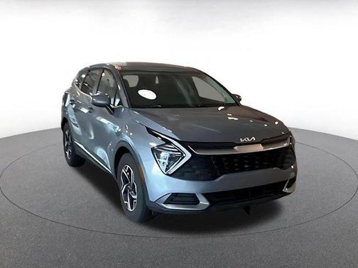 Everlasting Silver 2025 Kia Sportage LX