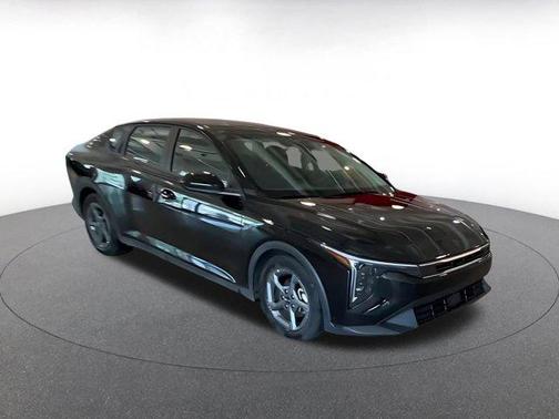 Aurora Black Pearl 2025 Kia K4 LXS