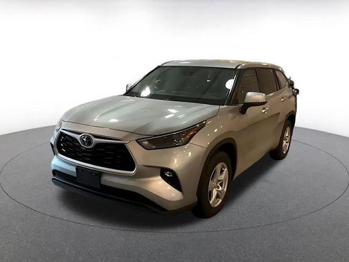 Celestial Silver Metallic 2025 Toyota Highlander LE