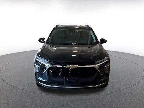 Mosaic Black Metallic 2025 Chevrolet Trax LT