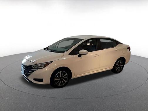 Aspen White Tricoat 2025 Nissan Versa 1.6 SV