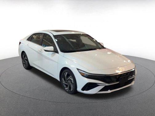2025 Hyundai ELANTRA SEL