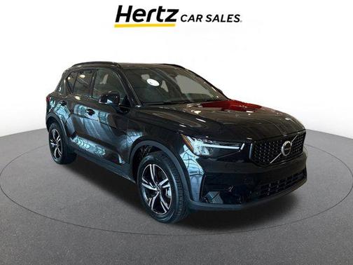 2024 Volvo XC40 B5 Core Dark Theme