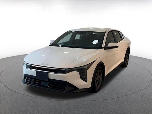 Snow White Pearl 2025 Kia K4 LXS