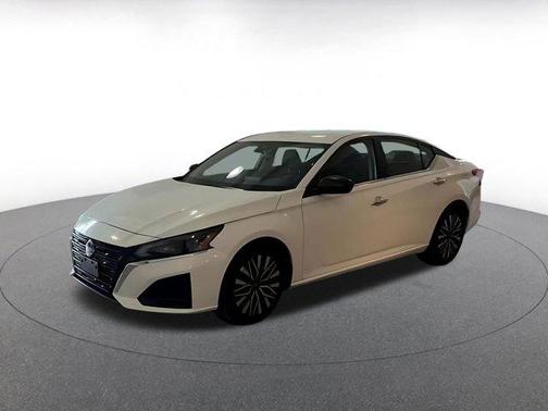 Glacier White 2025 Nissan Altima SV FWD