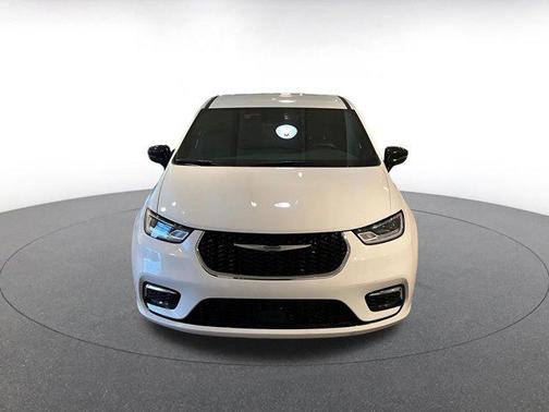 2025 Chrysler Pacifica L