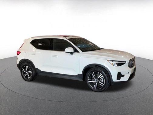 2024 Volvo XC40 CORE