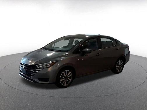 Gun Metallic 2025 Nissan Versa 1.6 SV