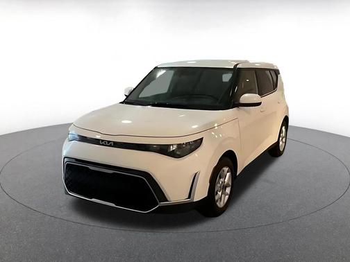 Snow White Pearl 2025 Kia Soul LX