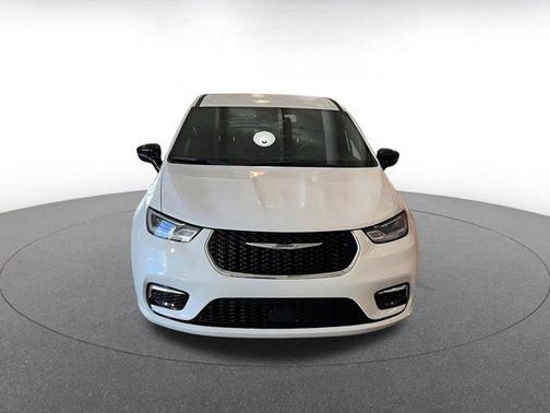 2025 Chrysler Pacifica L