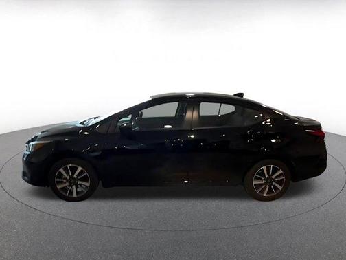 Super Black 2025 Nissan Versa 1.6 SV