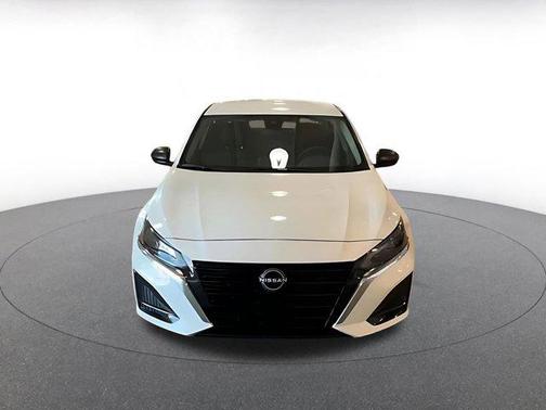 Glacier White 2025 Nissan Altima SV FWD
