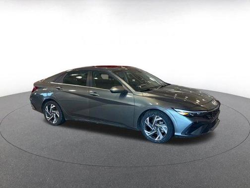 2025 Hyundai ELANTRA SEL