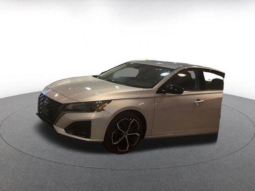 2025 Nissan Altima SR FWD