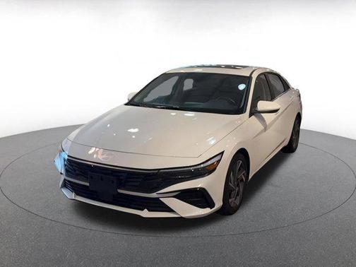 2025 Hyundai ELANTRA SEL