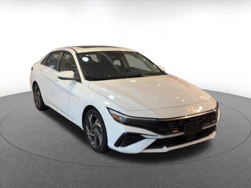 2025 Hyundai ELANTRA SEL