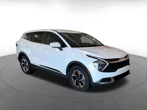 Glacial White Pearl 2025 Kia Sportage LX