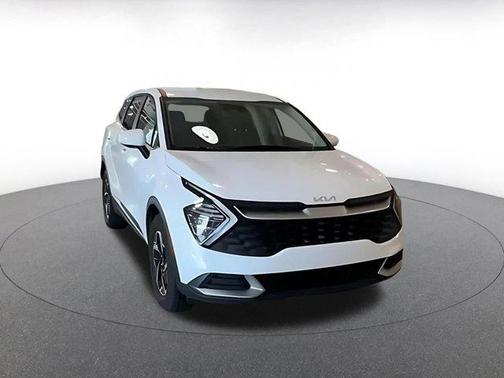 Glacial White Pearl 2025 Kia Sportage LX