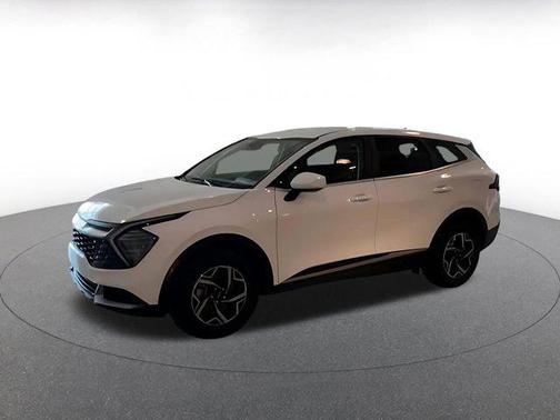Glacial White Pearl 2025 Kia Sportage LX