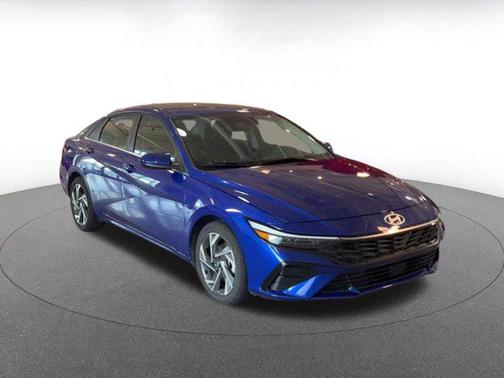2025 Hyundai ELANTRA SEL