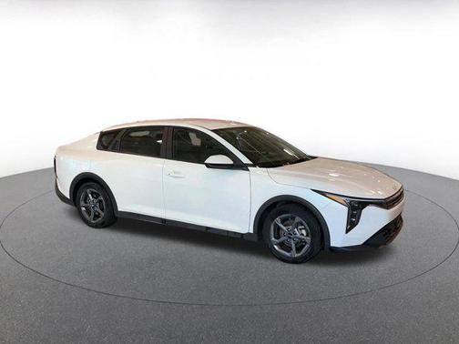 Snow White Pearl 2025 Kia K4 LXS