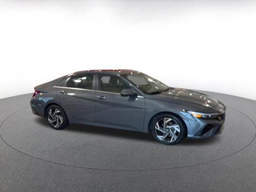 2025 Hyundai ELANTRA SEL