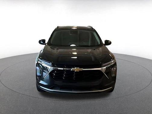 Mosaic Black Metallic 2025 Chevrolet Trax LT