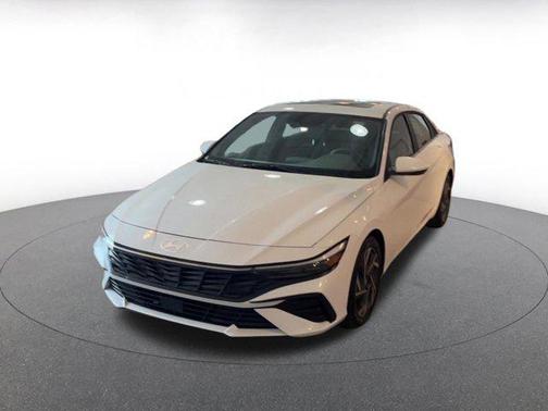 2025 Hyundai ELANTRA SEL