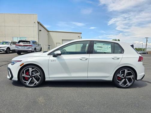 opal white pearl 2026 Volkswagen Golf GTI 2.0T SE DSG