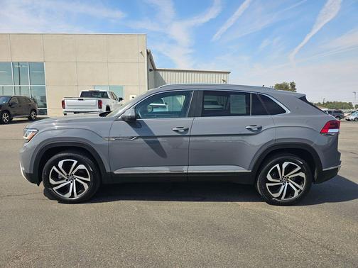 Gray 2022 Volkswagen Atlas Cross Sport 2.0T SEL