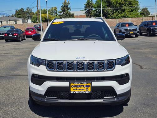 Bright White Clearcoat 2024 Jeep Compass Latitude