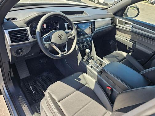 Pyrite Silver Metallic 2023 Volkswagen Atlas Cross Sport 3.6L V6 SE w/Technology