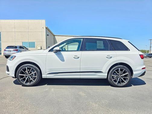 Glacier White Metallic 2023 Audi Q7 55 Premium Plus
