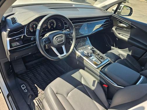 Glacier White Metallic 2023 Audi Q7 55 Premium Plus