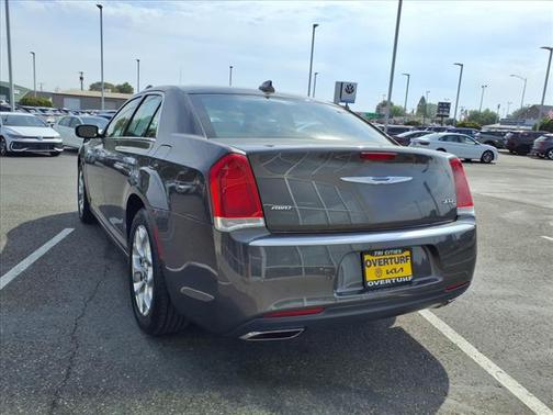2017 Chrysler 300C Platinum