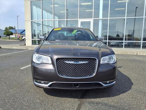 2017 Chrysler 300C Platinum
