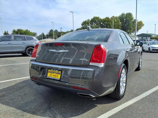 2017 Chrysler 300C Platinum