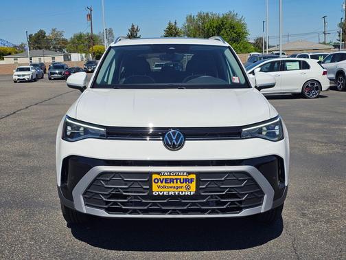 Pure White 2026 Volkswagen Taos SE