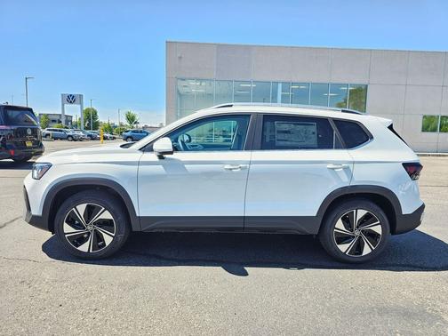 Pure White 2026 Volkswagen Taos SE