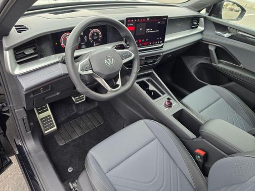 deep black pearl 2026 Volkswagen Tiguan 2.0T SE R-Line Black 4MOTION