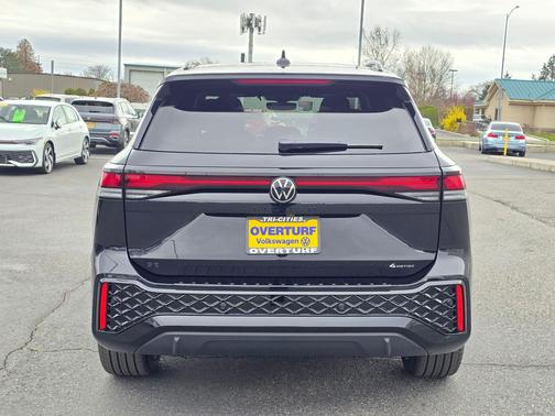 deep black pearl 2026 Volkswagen Tiguan 2.0T SE R-Line Black 4MOTION